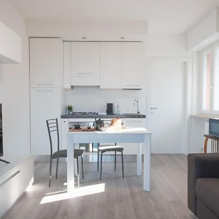 By The Lake Apartments - Smart Desenzano del Garda Exterior foto