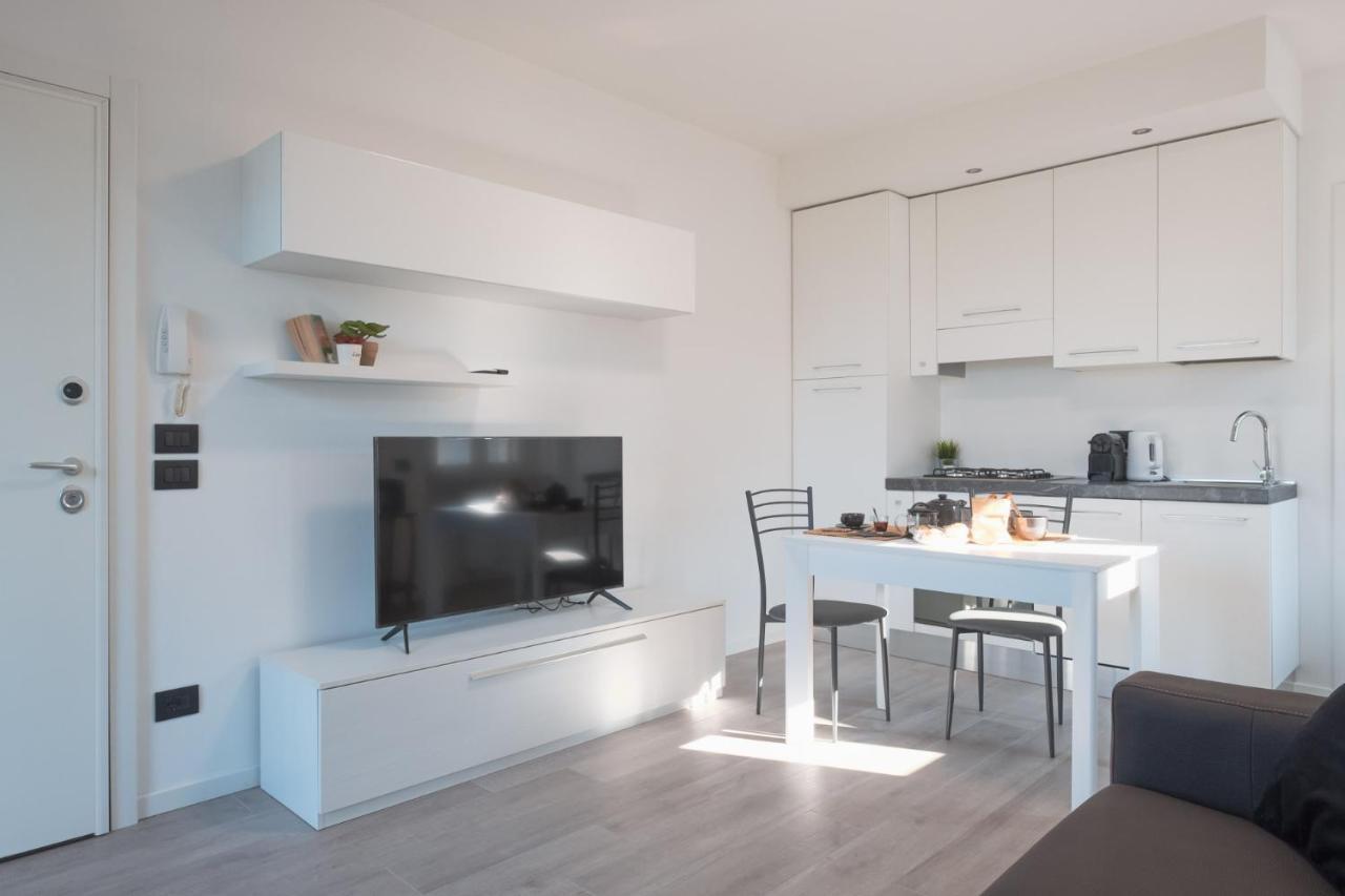 By The Lake Apartments - Smart Desenzano del Garda Exterior foto